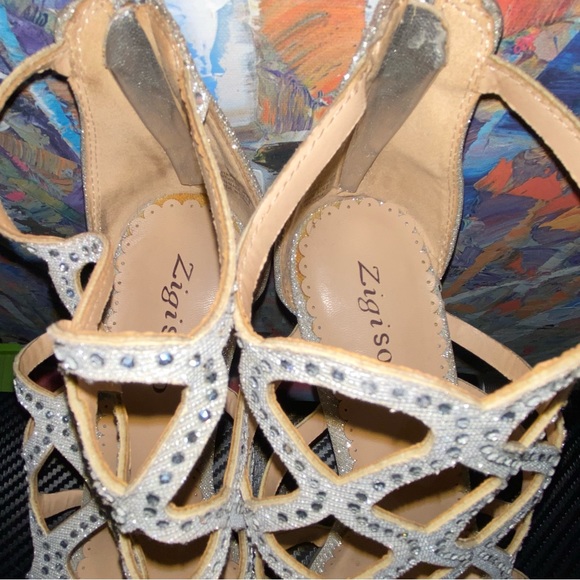 Zigi Soho Women Size 7 Daliyah Open Toe Dress Sandals- Silver - Picture 7 of 9